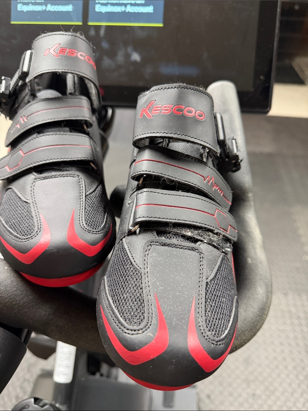 KESCoO Men's Black and Red Cycling Shoes size 45 with delta clips